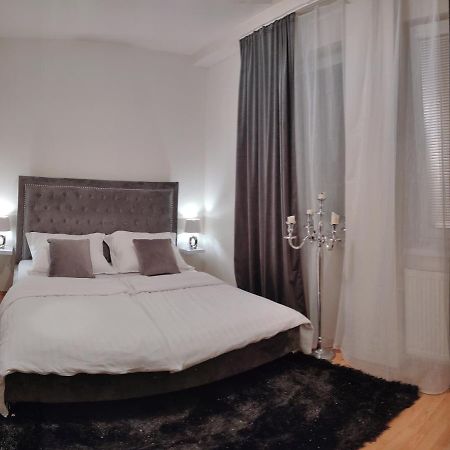 반스카비스트리카 2 Izbovy Byt 60M2 V Centre Na Bakossovej, 24H Self Checkin 아파트 외부 사진