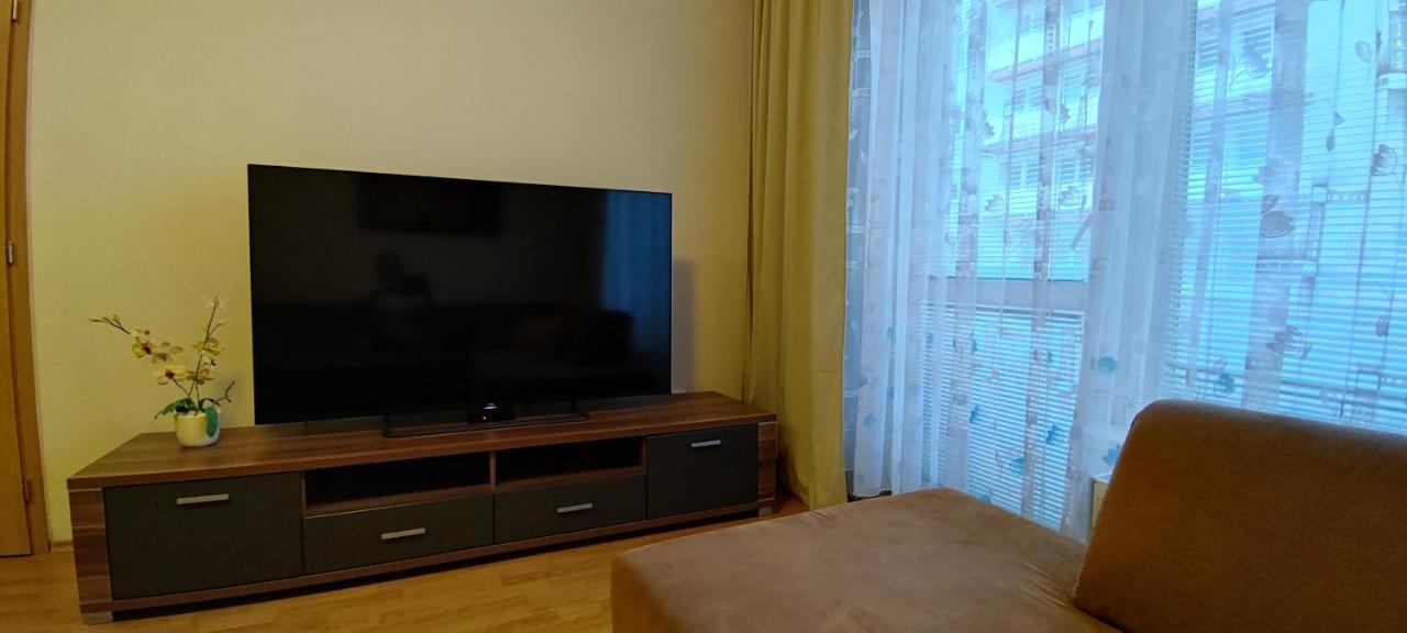 반스카비스트리카 2 Izbovy Byt 60M2 V Centre Na Bakossovej, 24H Self Checkin 아파트 외부 사진