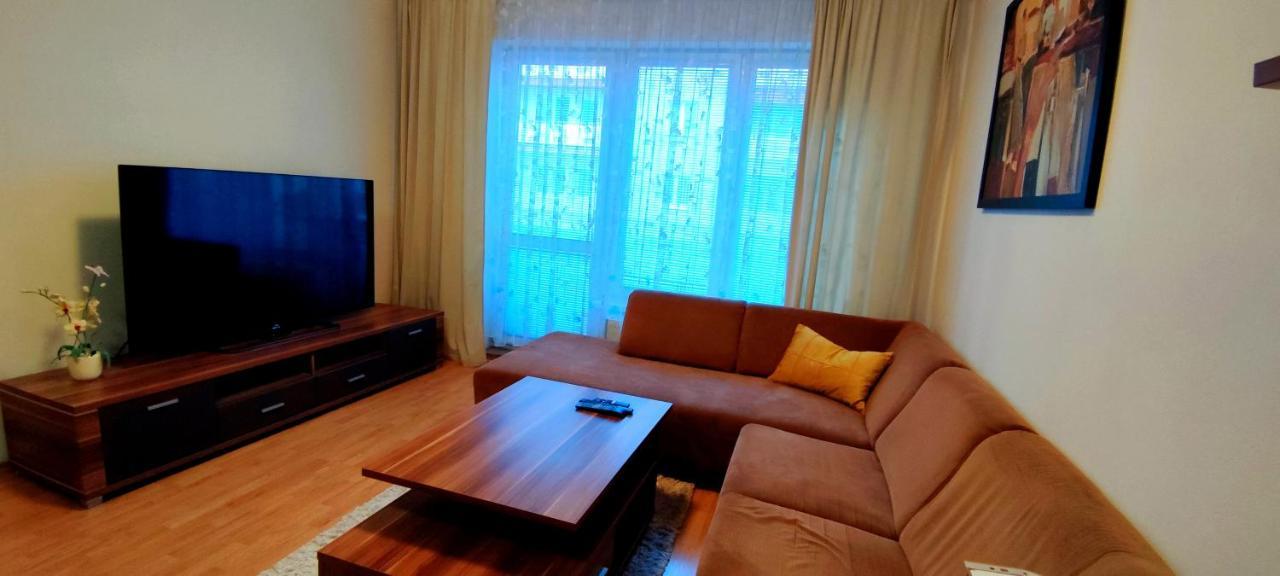 반스카비스트리카 2 Izbovy Byt 60M2 V Centre Na Bakossovej, 24H Self Checkin 아파트 외부 사진